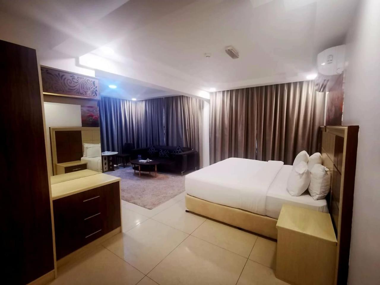 Diamond Star Hotel فندق النجمة الماسية Seeb Exterior photo